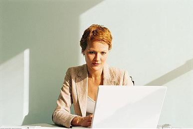 外媒评选15款体验糟糕的赛车游戏 《极品飞车20》等